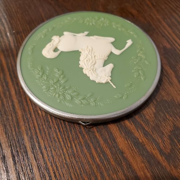 Vintage 1981 Hallmark Keepsake Green Plastic Christmas Ornament Unicorn Cameo - Picture 3 of 5